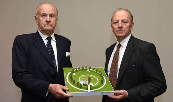 Sir Hugh Orde and Lord Stevens holding a model of the new UK police memorial